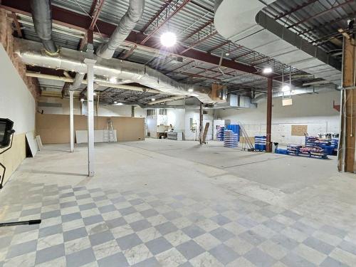 Warehouse - 1 Et 2-437 Rue Du Pont, Mont-Laurier, QC - Indoor Photo Showing Garage