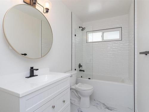 145 Paddock Pl, View Royal, BC - Indoor Photo Showing Bathroom