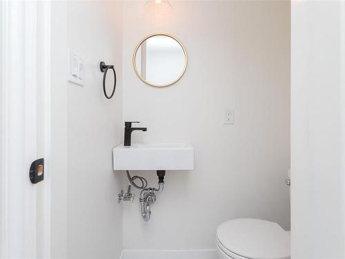 145 Paddock Pl, View Royal, BC - Indoor Photo Showing Bathroom