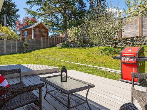 145 Paddock Pl, View Royal, BC - Outdoor With Deck Patio Veranda