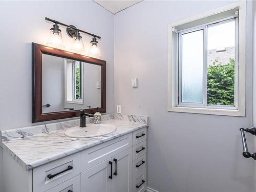 1251 Burnside Rd West, View Royal, BC - Indoor Photo Showing Bathroom