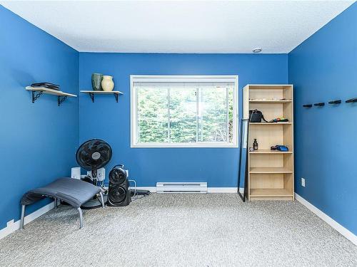 1251 Burnside Rd West, View Royal, BC - Indoor Photo Showing Bedroom