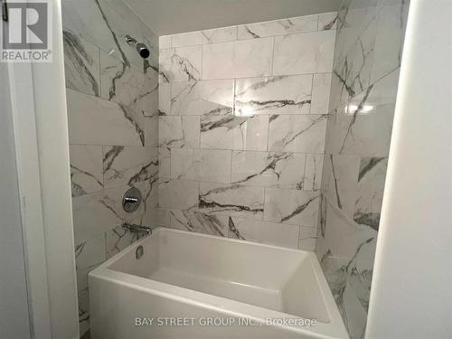 1504 - 32 Forest Manor Road, Toronto, ON - Indoor Photo Showing Bathroom