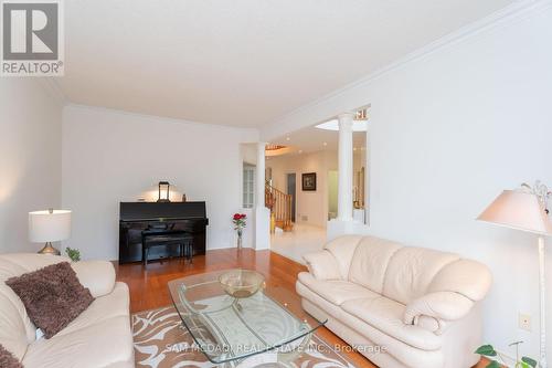 5350 Vail Court, Mississauga, ON - Indoor Photo Showing Living Room