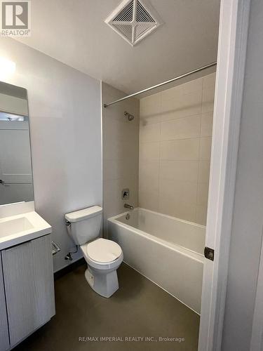 804 - 25 Holly Street, Toronto, ON - Indoor Photo Showing Bathroom