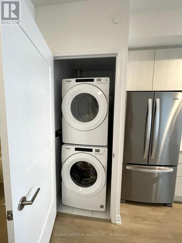 804 - 25 Holly Street, Toronto, ON - Indoor Photo Showing Laundry Room