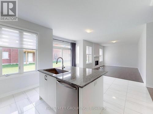17 Father Muckle Avenue, Georgina, ON - Indoor Photo Showing Kitchen