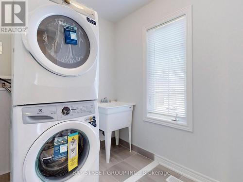 17 Father Muckle Avenue, Georgina, ON - Indoor Photo Showing Laundry Room
