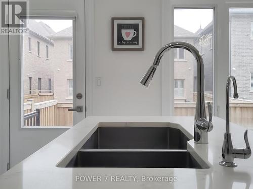 72 Viva Gardens, Oakville, ON - Indoor Photo Showing Kitchen With Double Sink