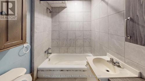161 Finch Avenue E, Toronto, ON - Indoor Photo Showing Bathroom