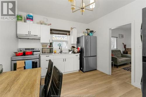 445 Bridge Avenue, Windsor, ON - Indoor Photo Showing Kitchen