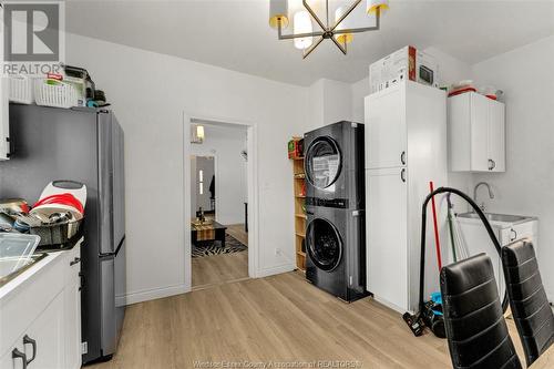 445 Bridge Avenue, Windsor, ON - Indoor Photo Showing Laundry Room