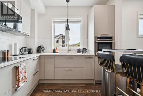 201 - 11 Beckwith Lane, Blue Mountains, ON - Indoor Photo Showing Kitchen
