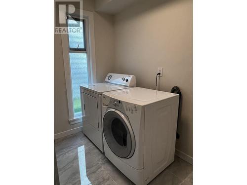 9500 Parksville Drive, Richmond, BC - Indoor Photo Showing Laundry Room