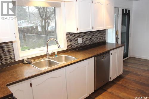 3612 Albert Street, Regina, SK - Indoor Photo Showing Kitchen With Double Sink