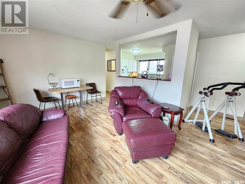 408 Ashford Street, Weyburn, SK - Indoor Photo Showing Living Room