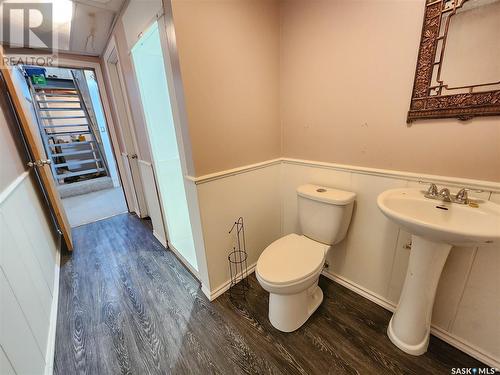 408 Ashford Street, Weyburn, SK - Indoor Photo Showing Bathroom