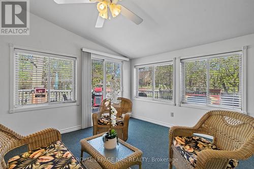 4244 Hixon Street, Lincoln, ON - Indoor Photo Showing Living Room