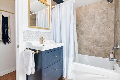 603 Simcoe Street, Winnipeg, MB - Indoor Photo Showing Bathroom