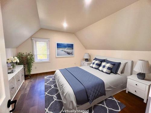 93 Bell Point Road, Kenora, ON - Indoor Photo Showing Bedroom