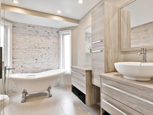 Salle de bains - 15 Place Charles-Bruneau, Saint-Rémi, QC - Indoor Photo Showing Bathroom