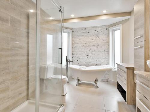 Salle de bains - 15 Place Charles-Bruneau, Saint-Rémi, QC - Indoor Photo Showing Bathroom