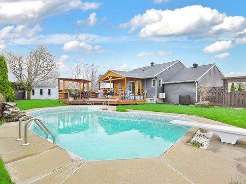 Piscine - 15 Place Charles-Bruneau, Saint-Rémi, QC - Outdoor With In Ground Pool