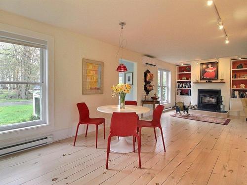 Dining room - 65 Rue Main, Hatley - Municipalité, QC - Indoor With Fireplace