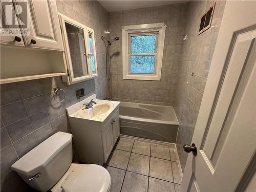 330 Jeanne D'Arc Avenue, Sudbury, ON - Indoor Photo Showing Bathroom