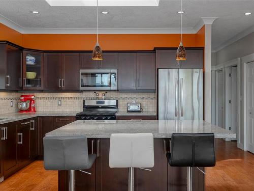 7990 Edmund St, Crofton, BC - Indoor Photo Showing Kitchen With Upgraded Kitchen