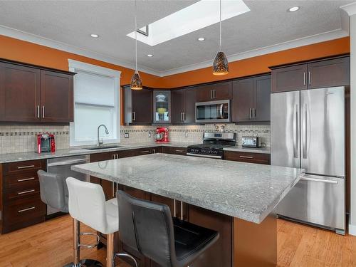 7990 Edmund St, Crofton, BC - Indoor Photo Showing Kitchen With Upgraded Kitchen