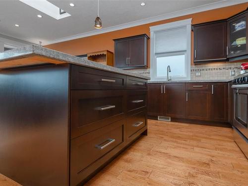 7990 Edmund St, Crofton, BC - Indoor Photo Showing Kitchen