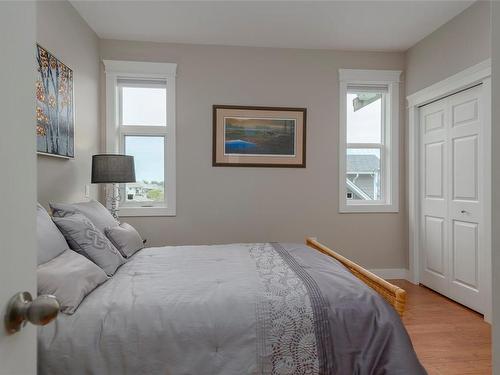 7990 Edmund St, Crofton, BC - Indoor Photo Showing Bedroom