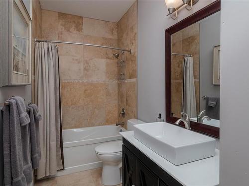 7990 Edmund St, Crofton, BC - Indoor Photo Showing Bathroom