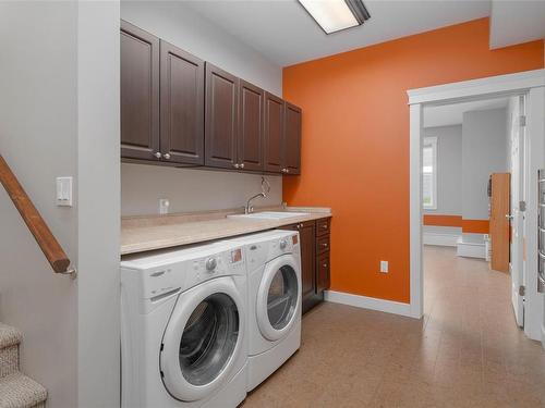 7990 Edmund St, Crofton, BC - Indoor Photo Showing Laundry Room
