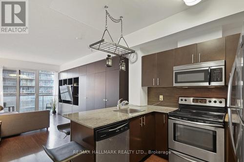 625 - 25 Cole Street, Toronto (Regent Park), ON - Indoor Photo Showing Kitchen