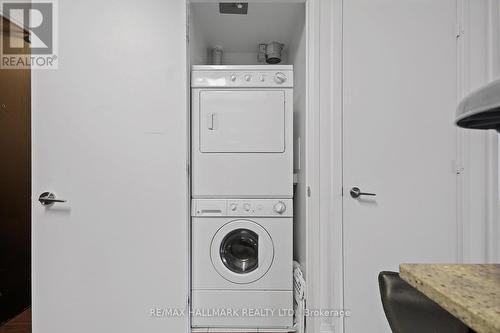 625 - 25 Cole Street, Toronto (Regent Park), ON - Indoor Photo Showing Laundry Room