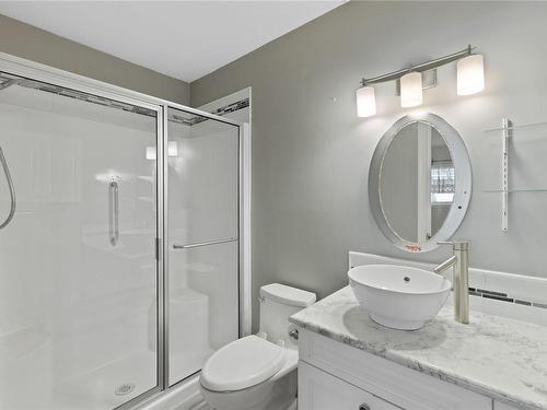 7-100 Abbey Lane, Parksville, BC - Indoor Photo Showing Bathroom