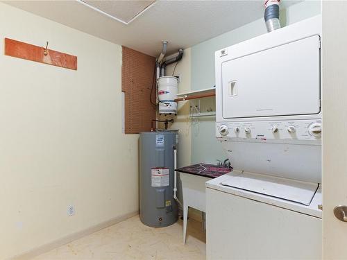 7-100 Abbey Lane, Parksville, BC - Indoor Photo Showing Laundry Room