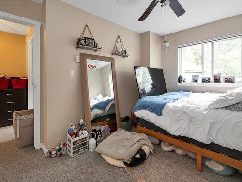 28-555 Rockland Rd, Campbell River, BC - Indoor Photo Showing Bedroom