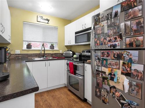 28-555 Rockland Rd, Campbell River, BC - Indoor Photo Showing Kitchen