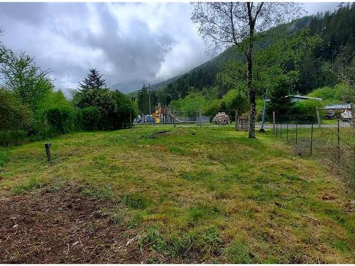 8 Freda Rd, Tahsis, BC 