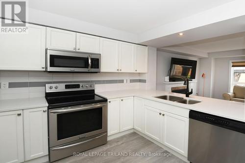 6550 Raleigh Boulevard, London, ON - Indoor Photo Showing Kitchen With Double Sink