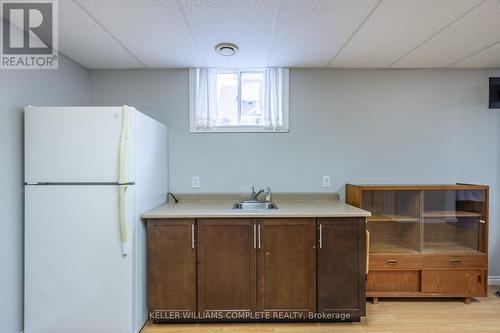 100 Charlotte Street, Hamilton, ON - Indoor Photo Showing Kitchen