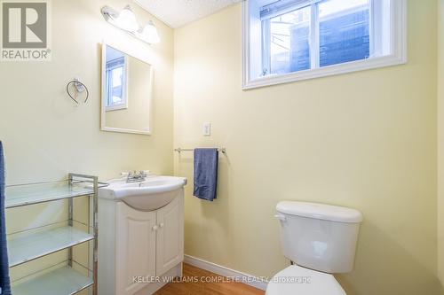 100 Charlotte Street, Hamilton, ON - Indoor Photo Showing Bathroom
