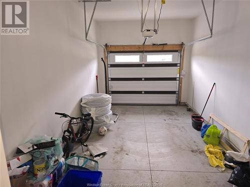 118 Lane, Essex, ON - Indoor Photo Showing Garage