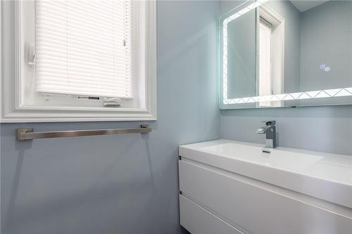 UPDATED 2 PIECE - 107 Raymond Road, Ancaster, ON - Indoor Photo Showing Bathroom