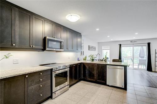 95 Woodedge Circle, Kitchener, ON - Indoor Photo Showing Kitchen With Upgraded Kitchen