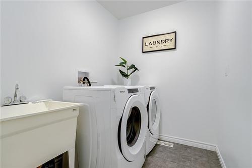 95 Woodedge Circle, Kitchener, ON - Indoor Photo Showing Laundry Room