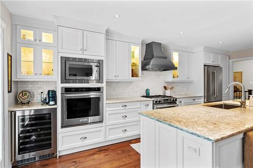 251 Foxridge Drive, Ancaster, ON - Indoor Photo Showing Kitchen With Upgraded Kitchen